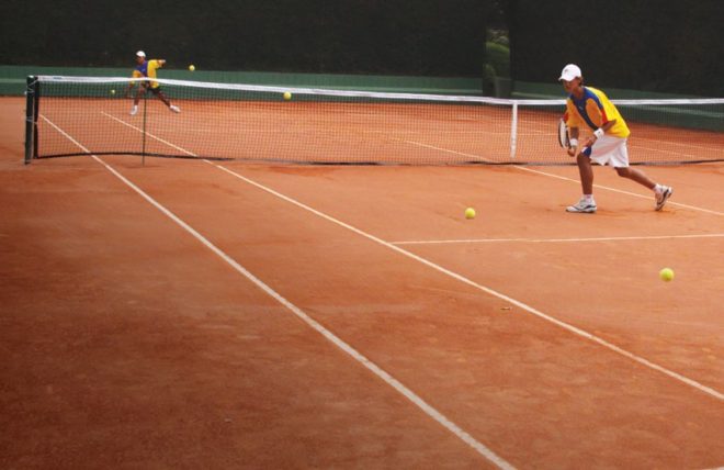 jouer au tennis