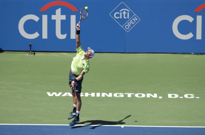 le service au tennis